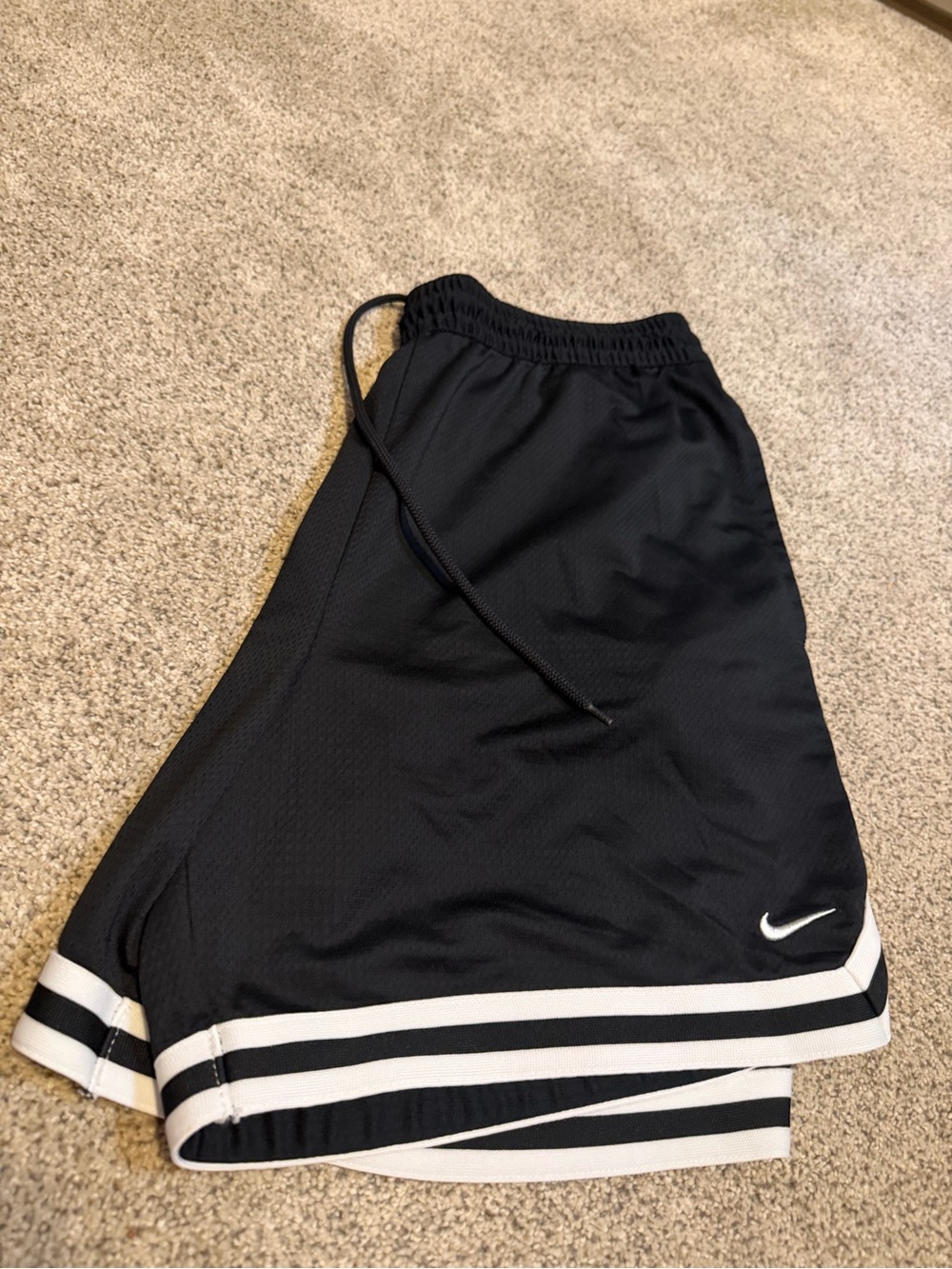 Nike youth Dri-FIT DNA UV 6'' Woven Basketball Shorts - Picture 3 of 3